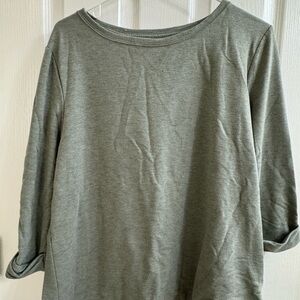 Woman’s 3/4 sleeve sweater